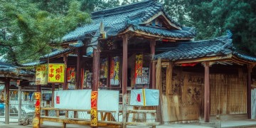 王靖雯的歌充满了什么？