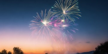 对着烟火许个愿吧出自哪首歌？