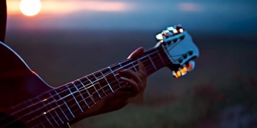 吉他演奏的天边到底是什么歌？
