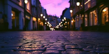 步行街的黄昏究竟是哪首歌？