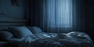 失眠的夜无比难受究竟是哪首歌？